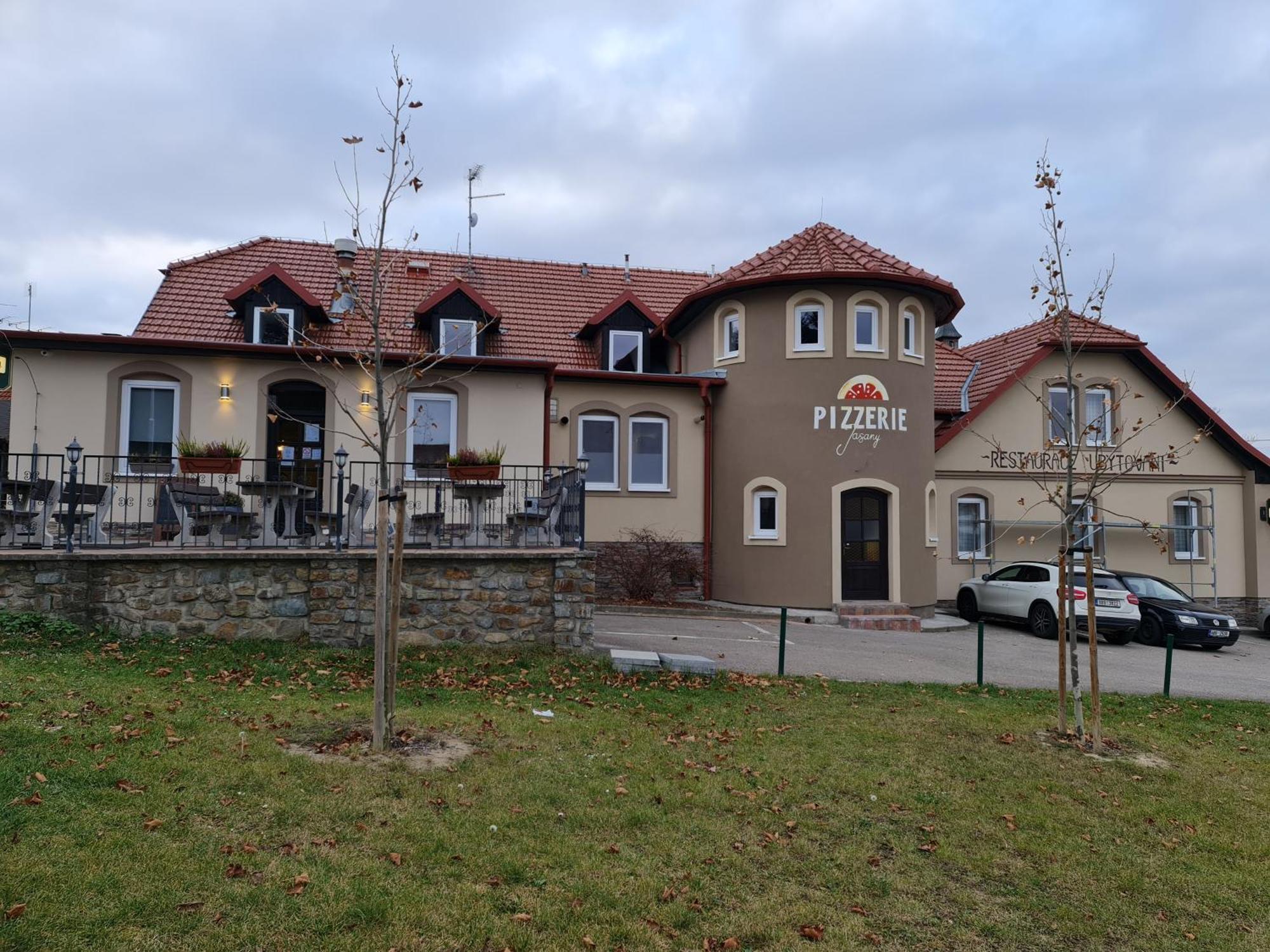 Hotel & Restaurace Pizzerie Jasany Novy Saldorf Exterior photo